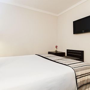 Camera basic con letto king size